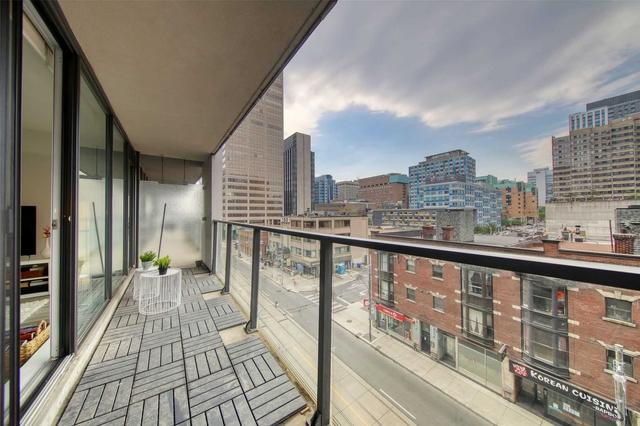 727 - 111 Elizabeth St, Condo with 1 bedrooms, 1 bathrooms and 0 parking in Toronto ON | Image 9