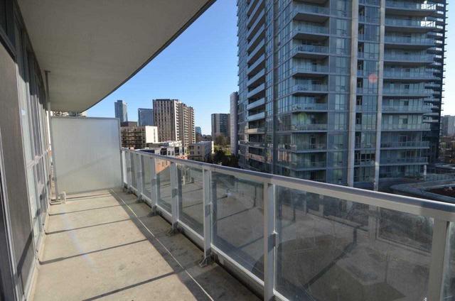 409 - 66 Forest Manor Rd, Condo with 1 bedrooms, 1 bathrooms and 1 parking in Toronto ON | Image 2
