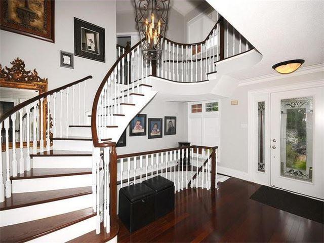 1033 Sir Ivor Crt, House detached with 5 bedrooms, 4 bathrooms and 8 parking in Newmarket ON | Image 2