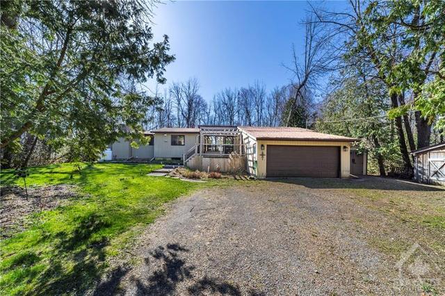 212 Arcand Road, House detached with 3 bedrooms, 3 bathrooms and 5 parking in North Grenville ON | Image 1