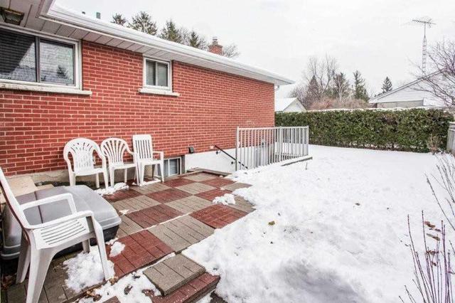 809 Vernon St, House detached with 3 bedrooms, 2 bathrooms and 4 parking in Whitby ON | Image 4