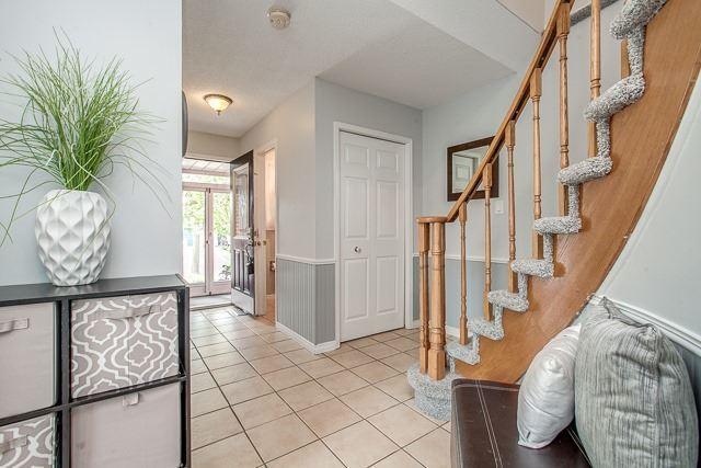8 Turnberry Cres, House attached with 3 bedrooms, 2 bathrooms and 2 parking in Clarington ON | Image 3