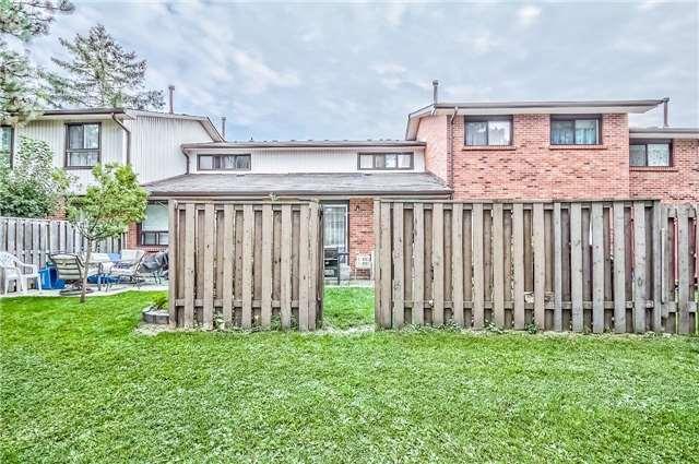 88 Dawson Cres, Townhouse with 3 bedrooms, 2 bathrooms and 2 parking in Brampton ON | Image 12
