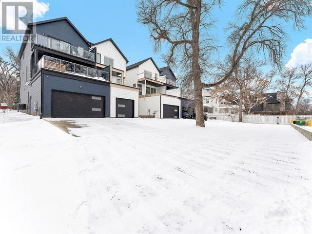 12 1 Street Sw, House attached with 3 bedrooms, 2 bathrooms and 4 parking in Medicine Hat AB | Image 46