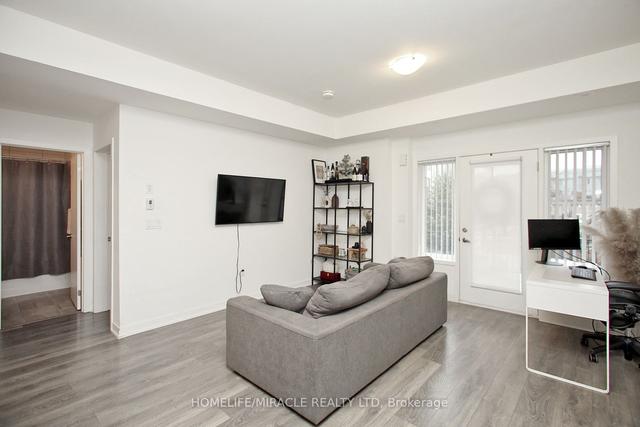 305 - 1525 Kingston Rd, Townhouse with 1 bedrooms, 1 bathrooms and 1 parking in Pickering ON | Image 3