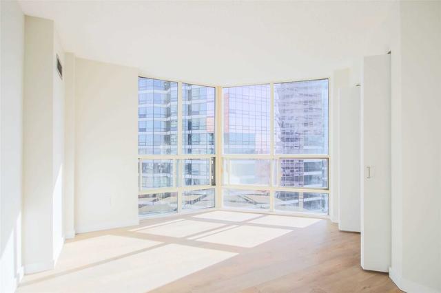 2112 - 44 St Joseph St, Condo with 2 bedrooms, 2 bathrooms and 1 parking in Toronto ON | Image 15