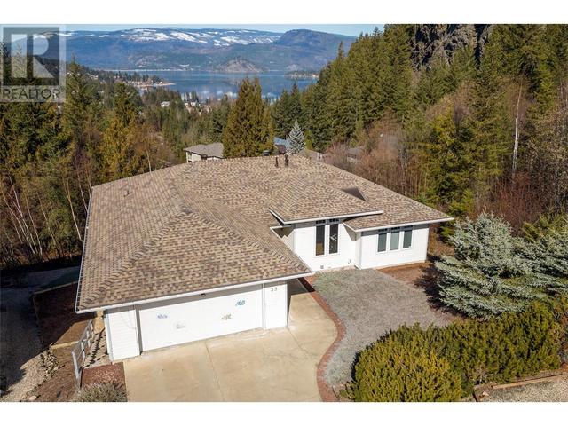39 - 2592 Alpen Paradies Road, House detached with 4 bedrooms, 3 bathrooms and 2 parking in Columbia Shuswap C BC | Image 2