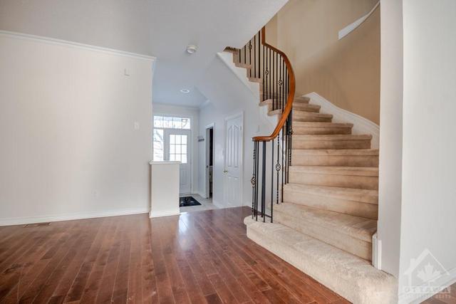 835 Schooner Crescent, Townhouse with 3 bedrooms, 3 bathrooms and 2 parking in Ottawa ON | Image 2