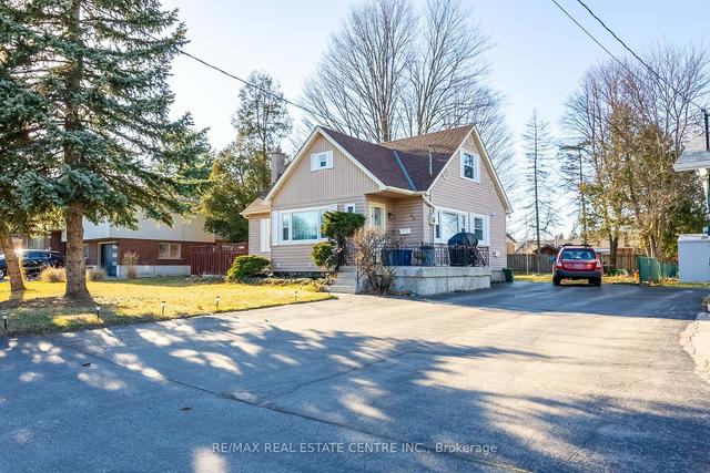 39 Dunsdon St, House detached with 3 bedrooms, 2 bathrooms and 4 parking in Brantford ON | Image 1