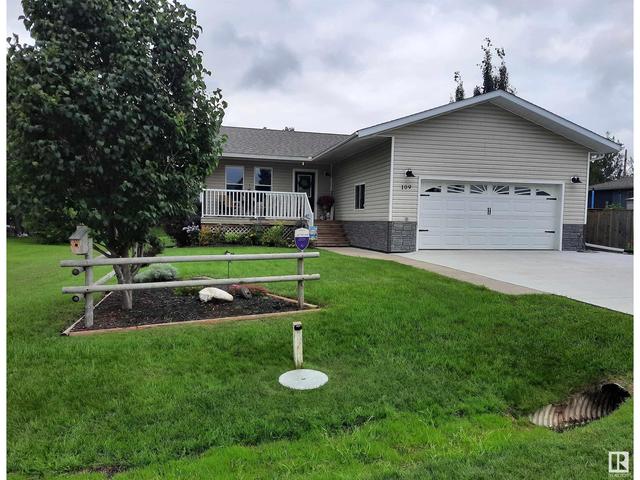 109 Thompson St, House detached with 4 bedrooms, 2 bathrooms and null parking in Camrose County AB | Image 48