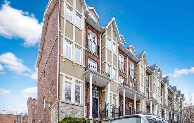 31 Peelar Mews S, House attached with 3 bedrooms, 3 bathrooms and 1 parking in Toronto ON | Image 1