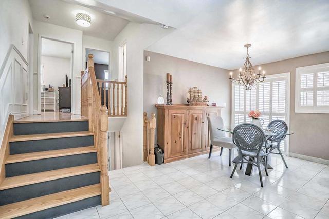 7369 Leesburg St, House detached with 3 bedrooms, 2 bathrooms and 4 parking in Mississauga ON | Image 2