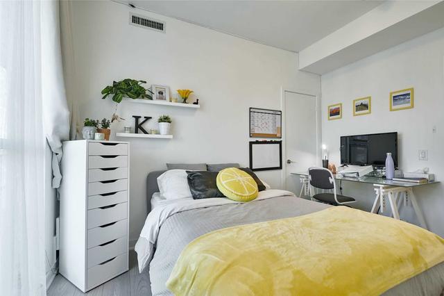 2002 - 120 Parliament St, Condo with 2 bedrooms, 1 bathrooms and 0 parking in Toronto ON | Image 4