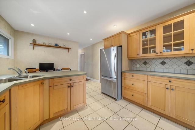 176 West 31st St, House detached with 3 bedrooms, 2 bathrooms and 3 parking in Hamilton ON | Image 4