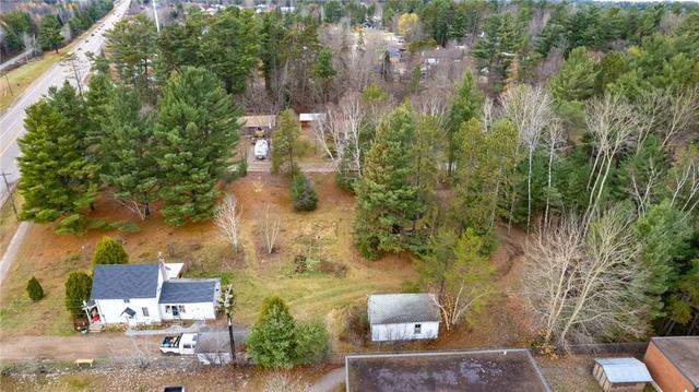 2325 Petawawa Boulevard, House detached with 2 bedrooms, 1 bathrooms and 10 parking in Petawawa ON | Image 3