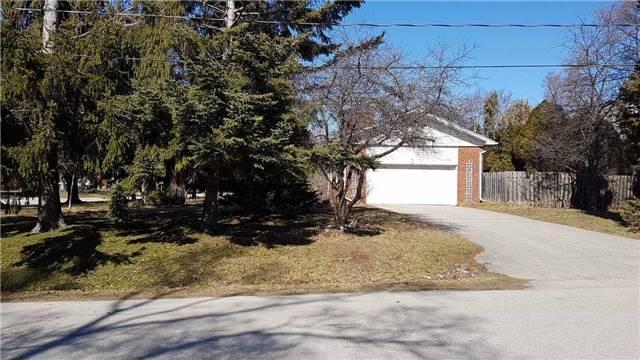 339 Stanfield Dr, House detached with 3 bedrooms, 1 bathrooms and 4 parking in Oakville ON | Image 3