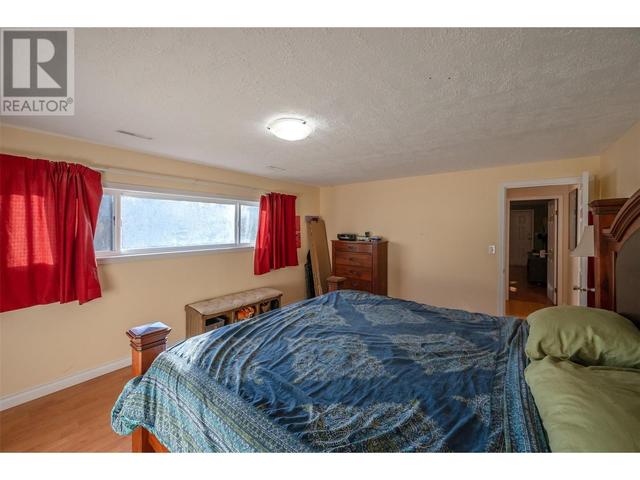14415 Latimer Avenue, House detached with 5 bedrooms, 2 bathrooms and 1 parking in Summerland BC | Image 25