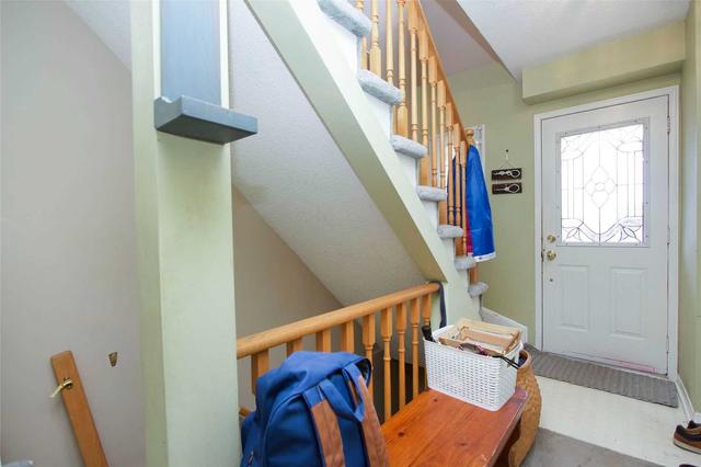 35 Lick Pond Way, Townhouse with 3 bedrooms, 2 bathrooms and 2 parking in Whitby ON | Image 11