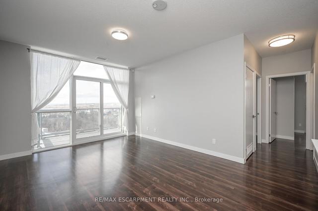 1208 - 2081 Fairview St, Condo with 2 bedrooms, 2 bathrooms and 1 parking in Burlington ON | Image 3
