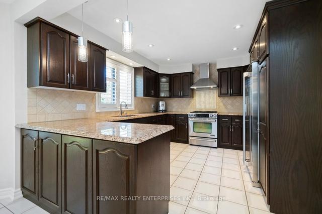 5509 Durie Rd, House detached with 4 bedrooms, 4 bathrooms and 6 parking in Mississauga ON | Image 3