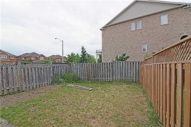 7022 Black Walnut Tr, House semidetached with 3 bedrooms, 4 bathrooms and 1 parking in Mississauga ON | Image 20