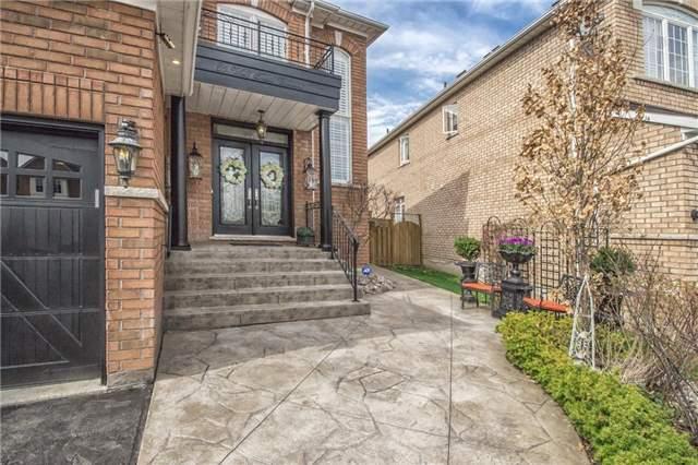 81 Wolf Trail Cres, House detached with 4 bedrooms, 3 bathrooms and 4 parking in Richmond Hill ON | Image 2
