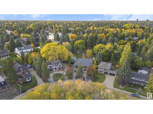 84 Valleyview Cr Nw, House detached with 6 bedrooms, 3 bathrooms and null parking in Edmonton AB | Image 2