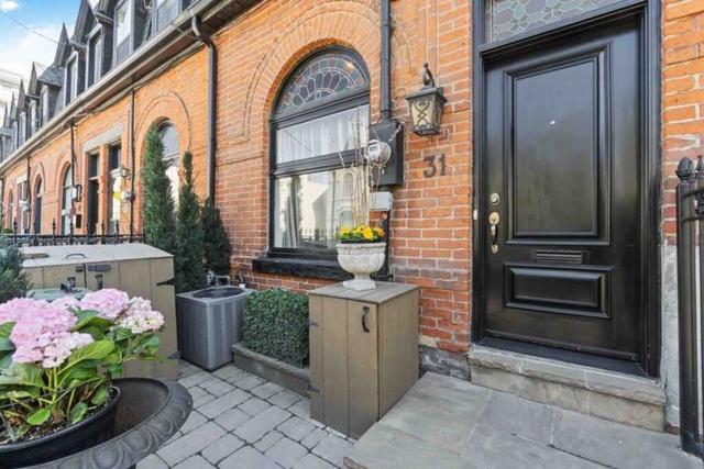 31 Belmont St, House attached with 2 bedrooms, 2 bathrooms and 0 parking in Toronto ON | Image 12