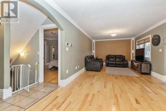 5804 44 Avenue, House detached with 4 bedrooms, 3 bathrooms and 2 parking in Red Deer AB | Image 6