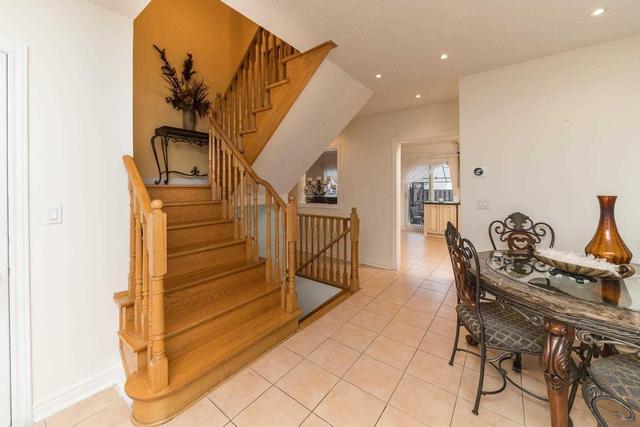 16 Mendocino Dr, House detached with 4 bedrooms, 4 bathrooms and 4 parking in Vaughan ON | Image 3