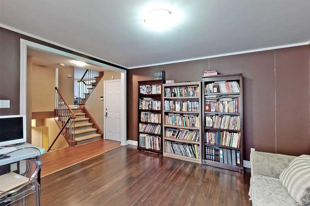 16 Stormont Ave, House detached with 4 bedrooms, 4 bathrooms and 4 parking in Toronto ON | Image 26