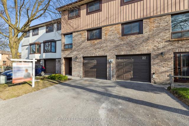 31 - 221 Ormond Dr, Townhouse with 3 bedrooms, 2 bathrooms and 2 parking in Oshawa ON | Image 1