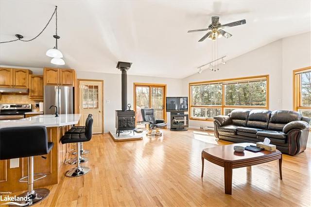 1083 Steeplechase Drive, House detached with 3 bedrooms, 2 bathrooms and 10 parking in Algonquin Highlands ON | Image 4