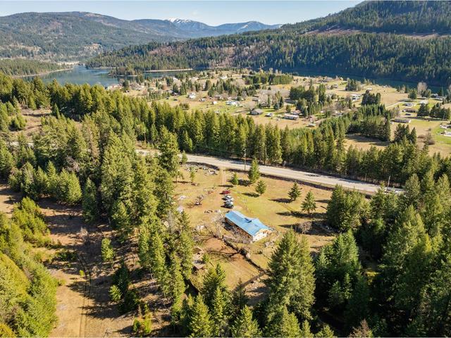 2621 Highway 3a, House detached with 2 bedrooms, 1 bathrooms and null parking in Central Kootenay I BC | Image 9
