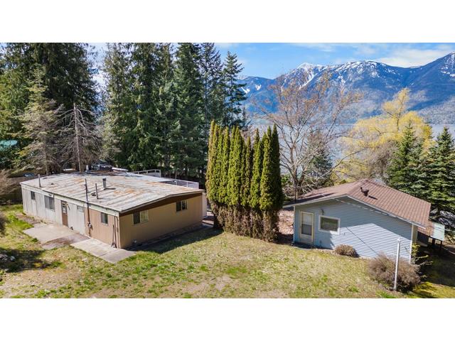 12830 Highway 3a, House detached with 3 bedrooms, 1 bathrooms and null parking in Central Kootenay A BC | Image 39