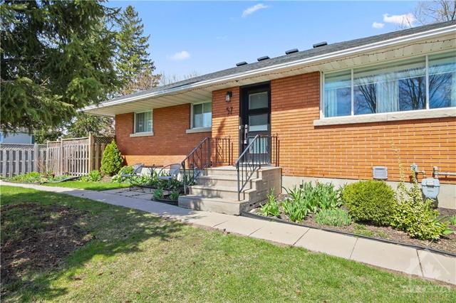57 Epworth Avenue, House detached with 4 bedrooms, 3 bathrooms and 6 parking in Ottawa ON | Image 2