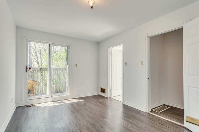 unit 1 - 212 Milan St, House detached with 5 bedrooms, 3 bathrooms and 2 parking in Toronto ON | Image 3