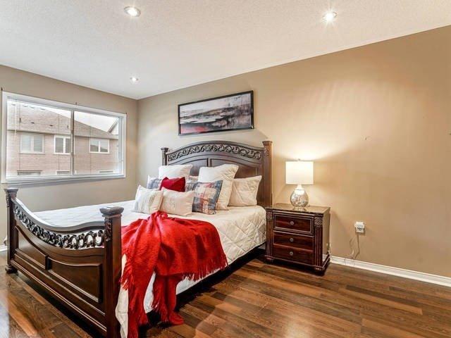 7157 Black Walnut Tr, House semidetached with 3 bedrooms, 3 bathrooms and 4 parking in Mississauga ON | Image 8