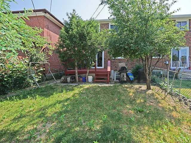 198 Magnolia Ave, House semidetached with 3 bedrooms, 3 bathrooms and 2 parking in Toronto ON | Image 19