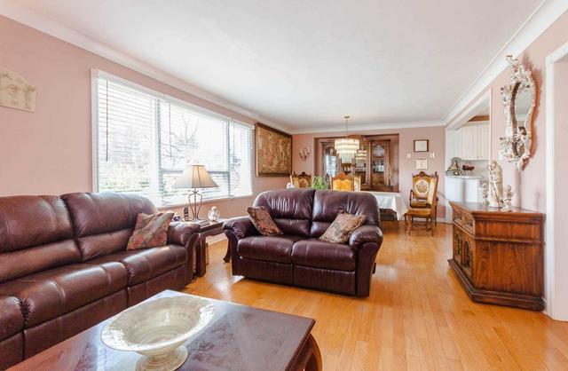 221 Colborne Ave W, House detached with 3 bedrooms, 2 bathrooms and 6 parking in Richmond Hill ON | Image 18