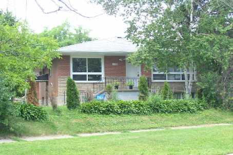 598 Montgomery St, House detached with 3 bedrooms, 2 bathrooms and 4 parking in Oshawa ON | Image 1