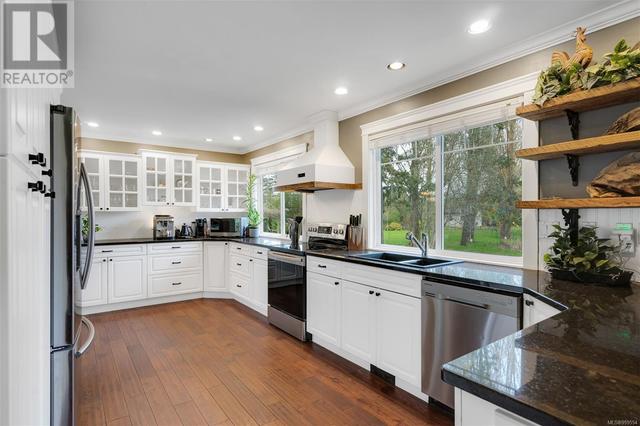 1548 Munro Rd, House detached with 5 bedrooms, 5 bathrooms and 8 parking in North Saanich BC | Image 35