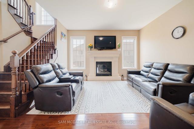 322 Baldwin Dr, House detached with 4 bedrooms, 3 bathrooms and 4 parking in Cambridge ON | Image 2