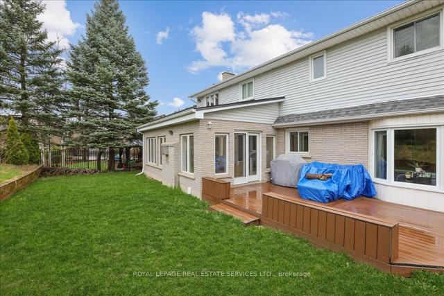22 Daffodil Cres, House detached with 4 bedrooms, 4 bathrooms and 6 parking in Hamilton ON | Image 32