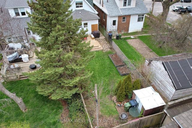 29 Hillside Ave, House detached with 3 bedrooms, 2 bathrooms and 2 parking in Toronto ON | Image 28