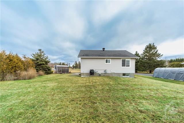 3822 Indian Creek Road, House detached with 3 bedrooms, 1 bathrooms and 10 parking in Clarence Rockland ON | Image 24