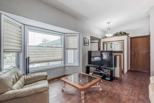 323 Maple Tree Way, House detached with 4 bedrooms, 2 bathrooms and 4 parking in Strathmore AB | Image 3