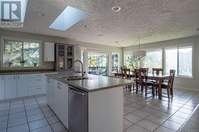 658 Rason Rd, House detached with 5 bedrooms, 4 bathrooms and 5 parking in Langford BC | Image 28