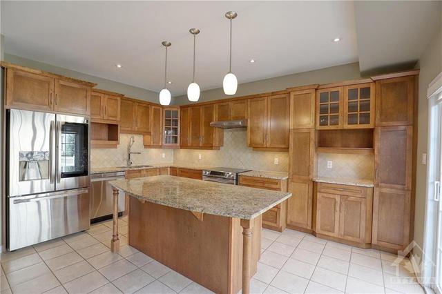 902 Rossburn Crescent, House detached with 4 bedrooms, 4 bathrooms and 4 parking in Ottawa ON | Image 7