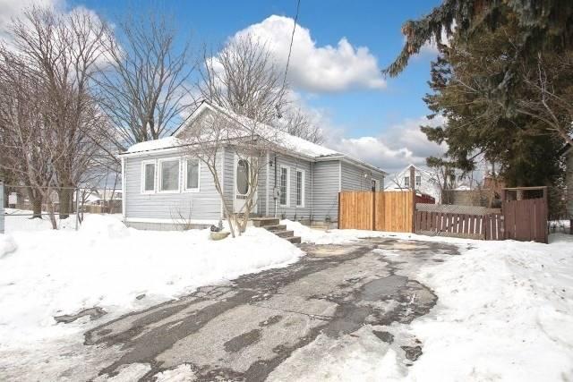 172 Mitchell Ave, House detached with 2 bedrooms, 2 bathrooms and 4 parking in Oshawa ON | Image 1
